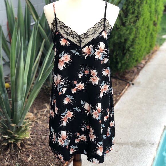 Socialite Dresses & Skirts - ⭐️5/$25⭐️
